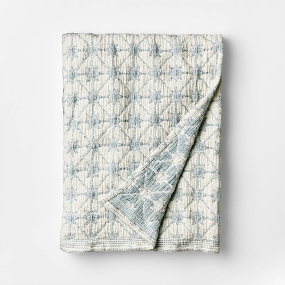 STUDIO MCGEE NWT Cotton Textured Throw -cream/blue -60x50